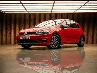 Used VW Golf VII SE 125 HP (91 kW) 2017 Red Hatchback