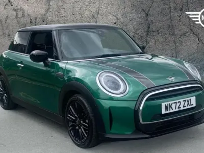 Begagnad Mini Cooper Exclusive 134 HK (98 kW) 2022 Grön Halvkombi