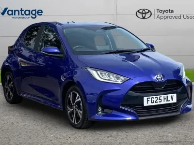Used Toyota Yaris Design 113 HP (83 kW) 2025 Blue Hatchback