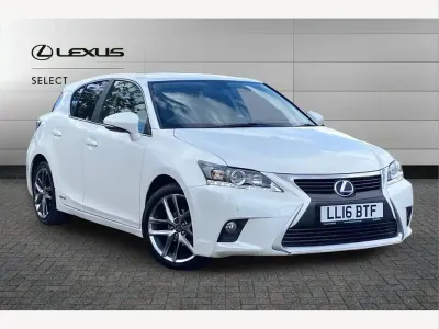 Used Lexus CT200h 134 HP (98 kW) 2016 White Hatchback