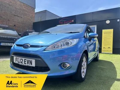 Usado Ford Fiesta Zetec 82 HP (60 kW) 2012 Azul Citadino