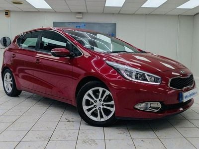 Usado Kia Ceed 126 HP (92 kW) 2013 Vermelho Citadino