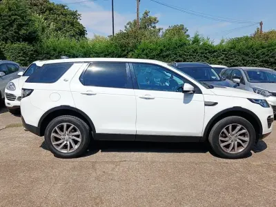 Used Land Rover Discovery Sport SE 180 HP (132 kW) 2017 White SUV