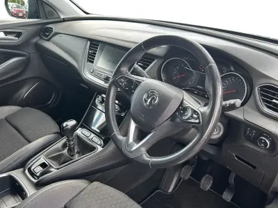 Used Vauxhall Grandland X SRi 130 HP (95 kW) 2020 Black SUV