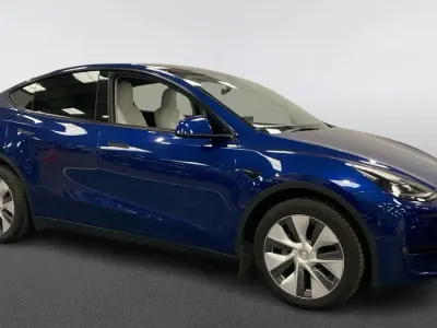 Begagnad Tesla Model Y Long Range AWD 282 kW (384 HK) 2022 Blå SUV
