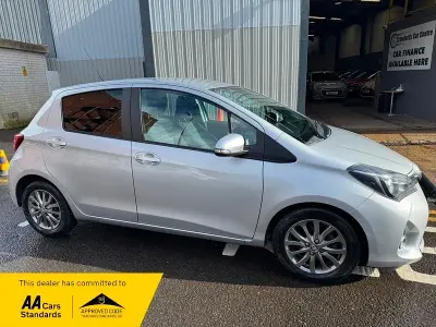Used Toyota Yaris 90 HP (66 kW) 2017 Silver Hatchback