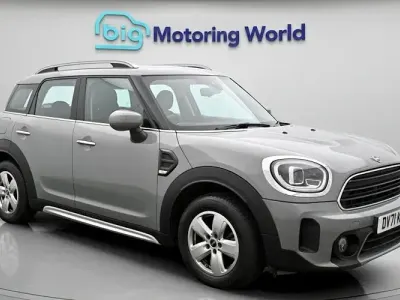 Usado Mini Cooper Classic 136 CV (100 kW) 2021 Gris Utilitario