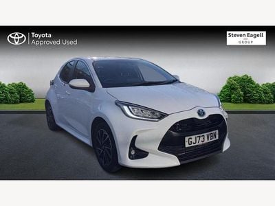 Used Toyota Yaris Hybrid Design 114 HP (83 kW) 2023 White Hatchback