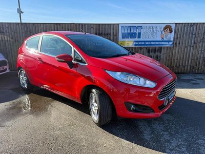 Begagnad Ford Fiesta Zetec 125 HK (91 kW) 2013 Röd Halvkombi