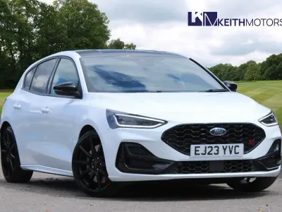 Used Ford Focus ST 280 HP (205 kW) 2023 White Hatchback