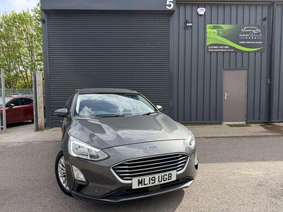 Begagnad Ford Focus Titanium 120 HK (88 kW) 2019 Grå Halvkombi