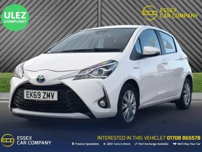 Used Toyota Yaris Hybrid 100 HP (73 kW) 2019 White Hatchback
