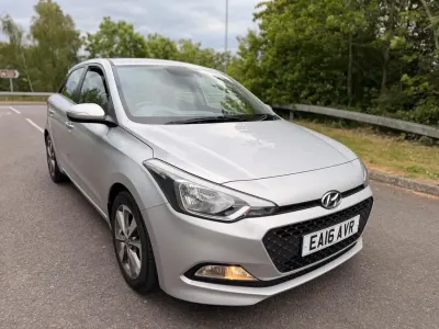 Używany Hyundai i20 SE 84 KM (61 kW) 2016 Srebrny Hatchback