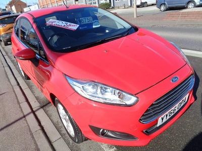 Used Ford Fiesta Zetec 82 HP (60 kW) 2016 Red Hatchback