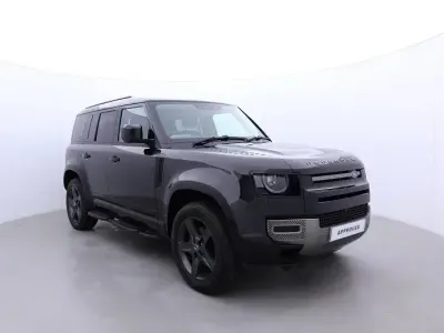 Usado Land Rover Defender SE Dynamic 246 HP (180 kW) 2023 Preto SUV