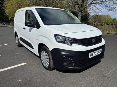 Begagnad Peugeot Partner 131 HK (96 kW) 2021 Vit Minibuss