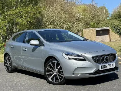 Begagnad Volvo V40 Inscription 150 HK (110 kW) 2018 Silver Halvkombi