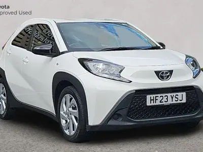 Used Toyota Aygo X PURE 72 HP (52 kW) 2023 Pure white SUV