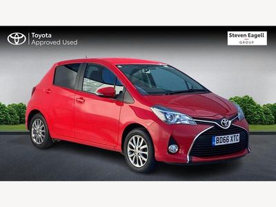 Used Toyota Yaris 99 HP (72 kW) 2016 Red Hatchback