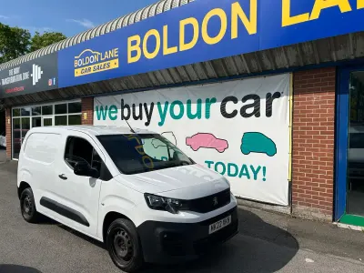 Used Peugeot Partner 131 HP (96 kW) 2022 White MPV