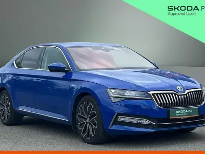 Gebraucht Skoda Superb LAURIN & KLEMENT 190 PS (139 kW) 2023 Blau Kleinwagen