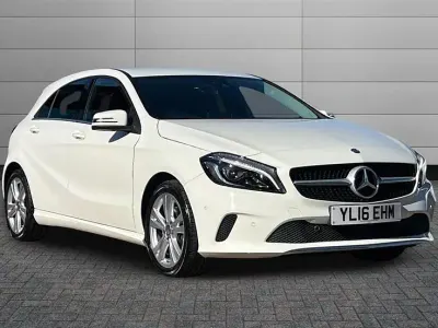 Begagnad Mercedes A200 Premium 136 HK (100 kW) 2016 Vit Halvkombi