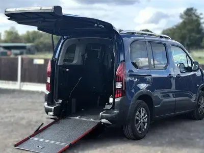 Used Peugeot Rifter Allure 102 HP (75 kW) 2022 Blue MPV