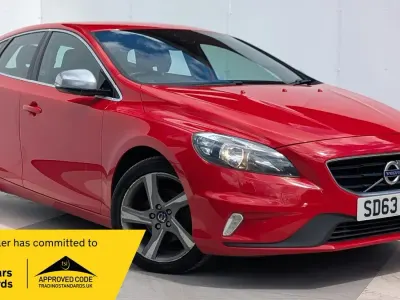 Used Volvo V40 R-Design 115 HP (84 kW) 2013 Red Hatchback