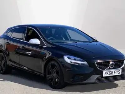 Begagnad Volvo V40 R-Design 121 HK (88 kW) 2019 Halvkombi