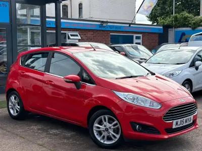 Used Ford Fiesta Zetec 100 HP (73 kW) 2015 Red Hatchback