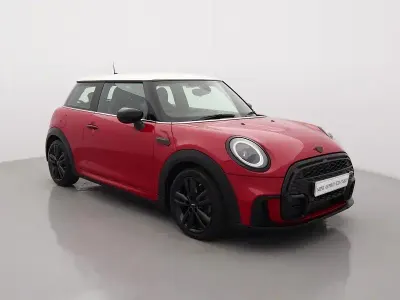 Usado Mini Cooper Hatch 134 CV (98 kW) 2023 Rojo Utilitario