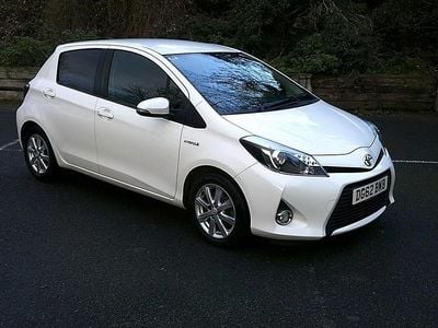 White Used 2012 Toyota Yaris Hybrid T4 Hatchback | £7,495