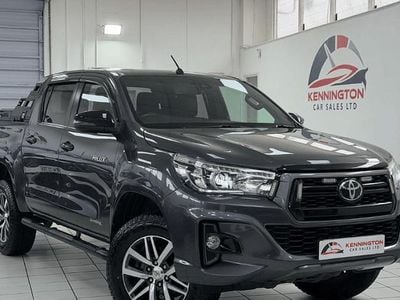 Usado Toyota HiLux 150 HP (110 kW) 2019 Cinzento Pickup