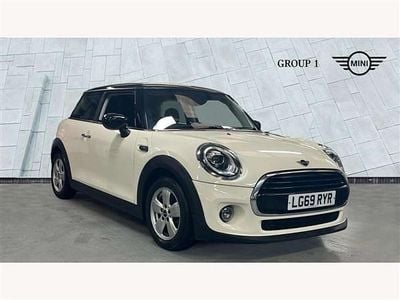 Pepper white Used 2019 Mini Cooper Classic Hatchback | £11,650 (Good price)