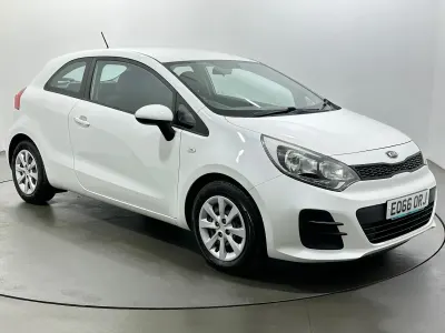 Used Kia Rio 84 HP (61 kW) 2016 White Hatchback