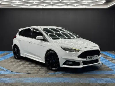 Usado Ford Focus ST 250 CV (183 kW) 2016 Blanco Utilitario