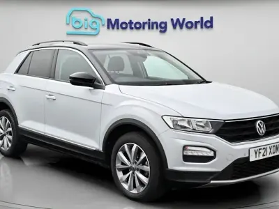 Usado VW T-Roc Design 110 HP (80 kW) 2021 Prateado SUV