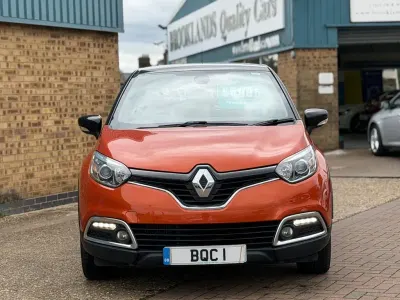 Used Renault Captur Dynamique 90 HP (66 kW) 2016 Orange/black SUV