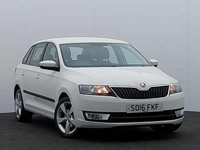 Used Skoda Rapid SE 90 HP (66 kW) 2016 White Hatchback