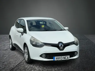 Used Renault Clio Expression+ 75 HP (55 kW) 2013 White Hatchback