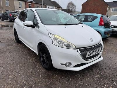 Used Peugeot 208 Allure 2013 White Hatchback