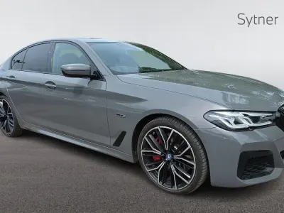 Usado BMW 545e M Sport 394 CV (289 kW) 2022 Gris Berlina