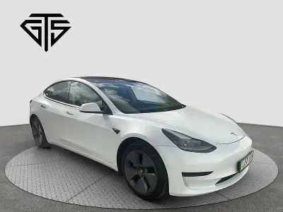 Używany Tesla Model 3 Standard Range Plus 366 kW (498 KM) 2021 Biały Sedan/Limuzyna
