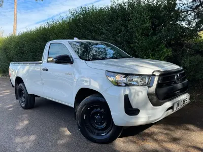 Used Toyota HiLux Active 150 HP (110 kW) 2023 White Pickup
