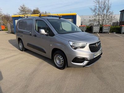 Second-hand Vauxhall Combo Sportive 100 CP (73 kW) 2019 Gri Monovolum
