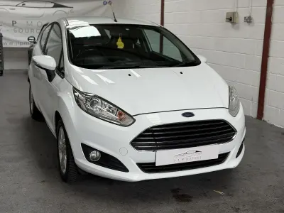 Usado Ford Fiesta Zetec 2015 Branco Citadino