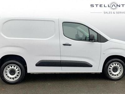 Used Peugeot Partner S 101 HP (74 kW) 2024 White MPV