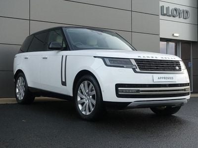 White Used 2022 Land Rover Range Rover SE SUV | £72,999 (Fair price)