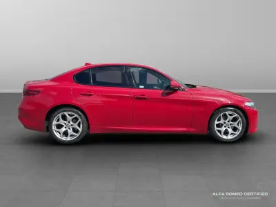 Begagnad Alfa Romeo Giulia Edizione Speciale 187 HK (137 kW) 2020 Röd Sedan