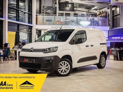 Used Citroën Berlingo 130 HP (95 kW) 2021 White MPV